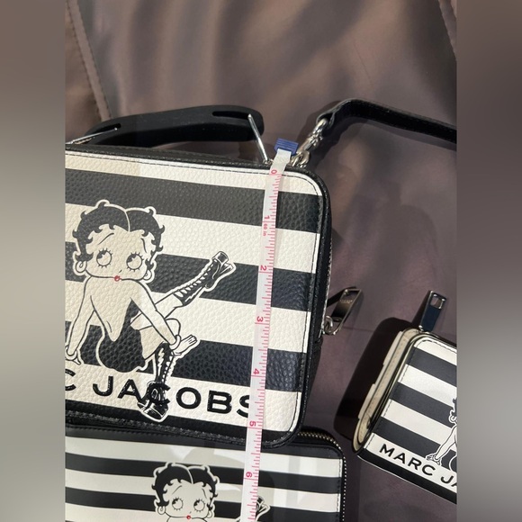 Marc Jacobs Betty Boop Black and White Crossbody Handbag - Picture 7 of 7